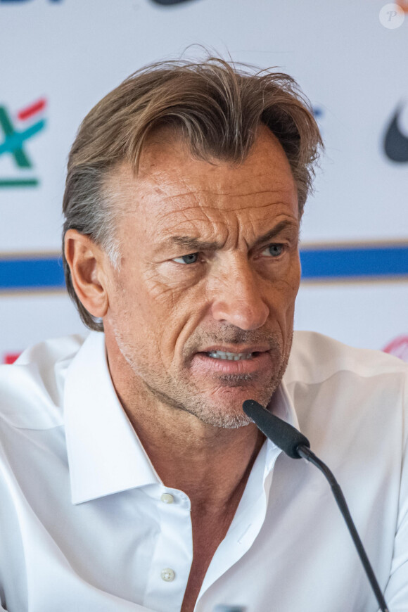 Le sélectionneur Hervé Renard annonce la liste de l'équipe de france féminine pour la coupe du monde 2023, lors d'une conférence de presse, à Paris, France, le 6 juin 2023. © Baptiste Autissier/Panoramic/Bestimage