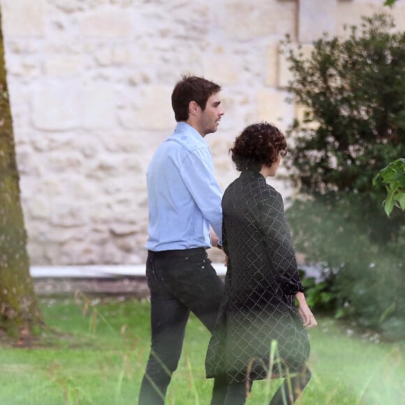 Audrey Tautou et son compagnon Yann Le Bourbouac'h à l'inauguration du nouveau chai du Château Les Carmes Haut-Brion dessiné par Philippe Starck et Luc Arsène à Bordeaux le 24 juin 2016. © Patrick Bernard / Quentin Salinier / Bestimage