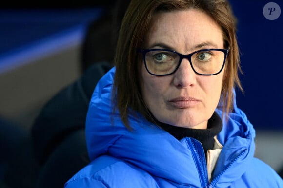 Un gros tacle à l'encontre de Corinne Diacre, ancienne sélectionneuse et responsable du calendrier
 
Corinne Diacre - Match "France - Norvège (0-0)" à Caen, le 21 février 2023.