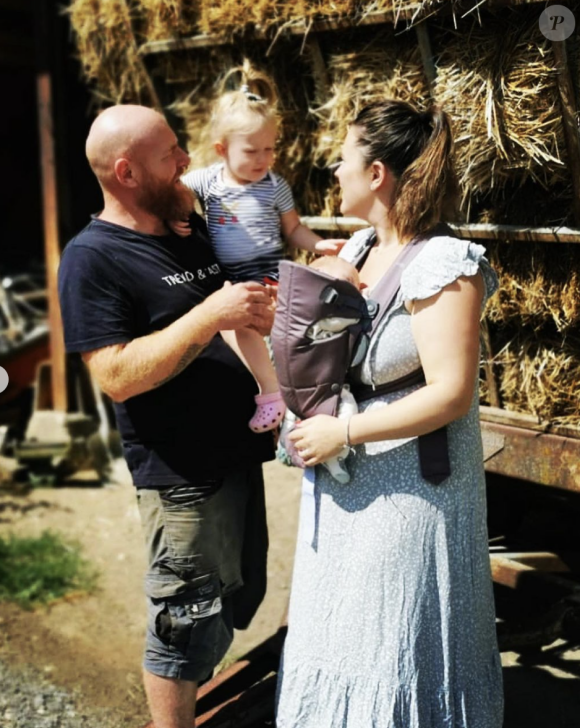 Jérôme et Lucile ("L'Amour est dans le pré") sont les parents de deux enfants, Capucine et Adonis. Instagram