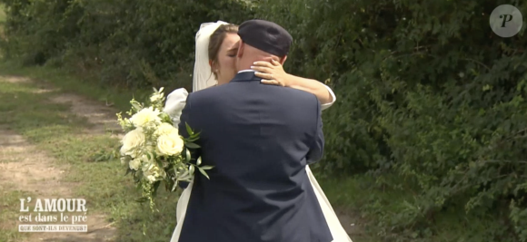 Un heureux événement sur lequel M6 est revenu dans "L'Amour est dans le pré : Que sont-ils devenus" en diffusant des images inédites.
Mariage de Jérôme et Lucile (L'amour est dans le pré), des images inédites dévoilées dans "L'Amour est dans le pré : Que sont-ils devenus ?", M6