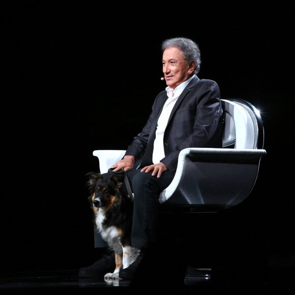 Exclusif - Michel Drucker et sa chienne - Enregistrement de l'émission "La Chanson secrète 8" à la Seine musicale à Paris, qui sera diffusée le 4 septembre sur TF1 © Gaffiot-Moreau / Bestimage 