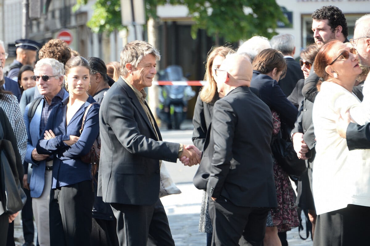 Photo : Emmanuel Carrère (Fils de la défunte) - Obsèques de l'académicienne  Hélène Carrère d'Encausse en l'église Saint-Germain-des-Près à Paris. Le 11  août 2023 - Purepeople