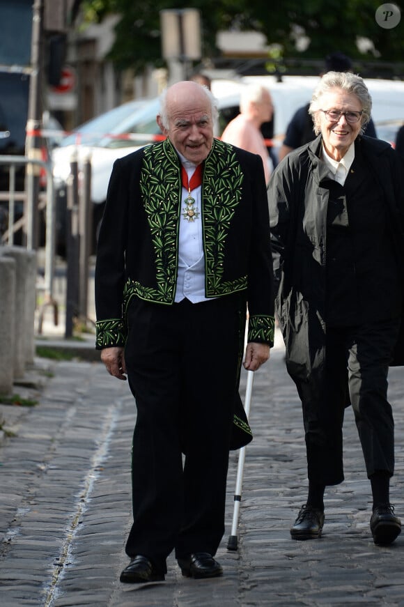 Pierre Rosenberg et sa compagne Béatrice de Rothschild - Obsèques de l'académicienne Hélène Carrère d'Encausse en l'église Saint-Germain-des-Près à Paris. Le 11 août 2023