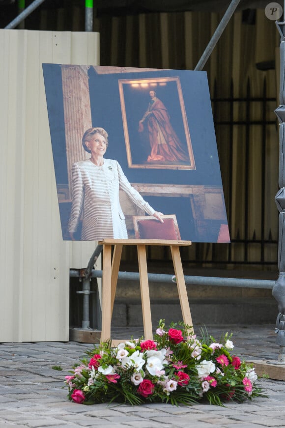Les obsèques d'Hélène Carrère d'Encausse étaient organisées à Paris, en la présence de tous ses proches.
Illustration - Obsèques de l'académicienne Hélène Carrère d'Encausse en l'église Saint-Germain-des-Près à Paris. Le 11 août 2023