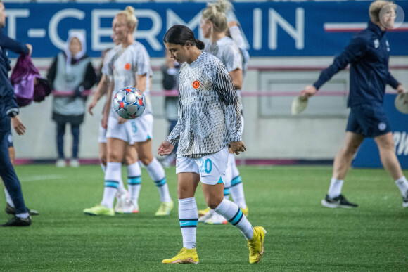 Sur les réseaux sociaux, Sam Kerr et Kristie Mewis s'affichent régulièrement ensemble
 
Sam Kerr (Chelsea FC) - Match de Ligue Des Champions Féminine 2022 (LDC) "PSG - Chelsea (0-1)" au stade Georges Lefèvre, le 20 octobre 2022.