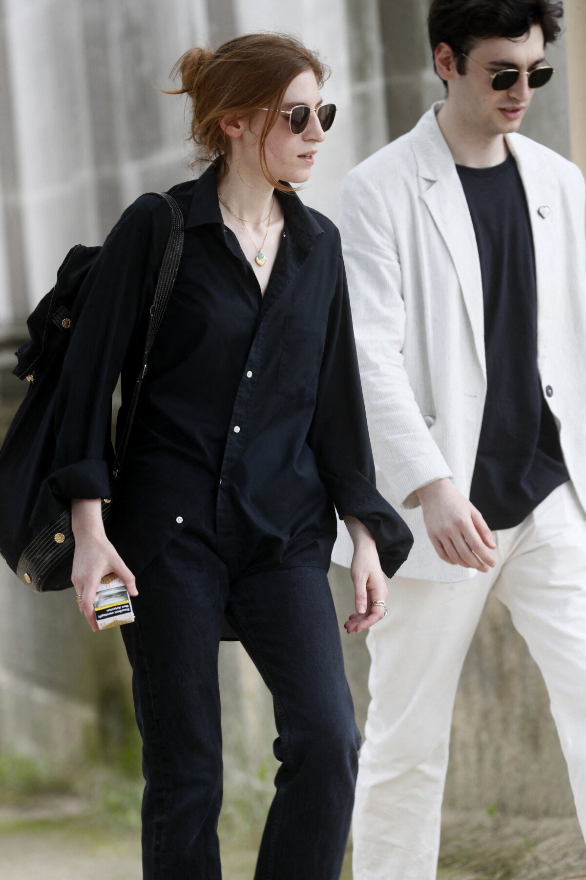 Photo : Agathe Bonitzer et son frère Adam Bonitzer (les enfants de la  défunte) lors des obsèques de Sophie Fillières au crématorium du cimetière  du Père-Lachaise à Paris, le 11 août 2023. - Purepeople