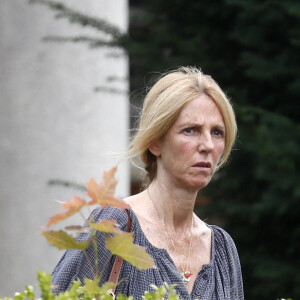 Sandrine Kiberlain lors des obsèques de Sophie Fillières au crématorium du cimetière du Père-Lachaise à Paris, le 11 août 2023.