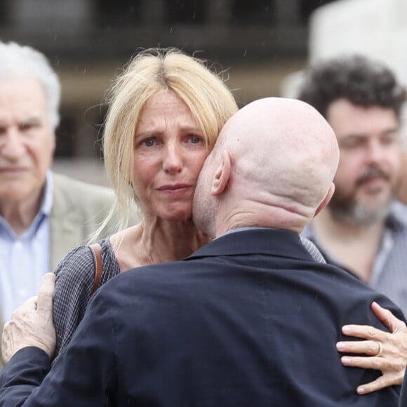 La réalisatrice Sophie Filières est morte. 
Serge Toubiana, Sandrine Kiberlain, Pascal Bonitzer lors des obsèques de Sophie Fillières au crématorium du cimetière du Père-Lachaise à Paris