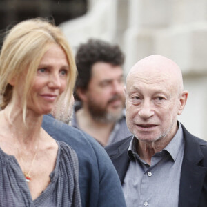 Sandrine Kiberlain, Pascal Bonitzer lors des obsèques de Sophie Fillières au crématorium du cimetière du Père-Lachaise à Paris, le 11 août 2023.