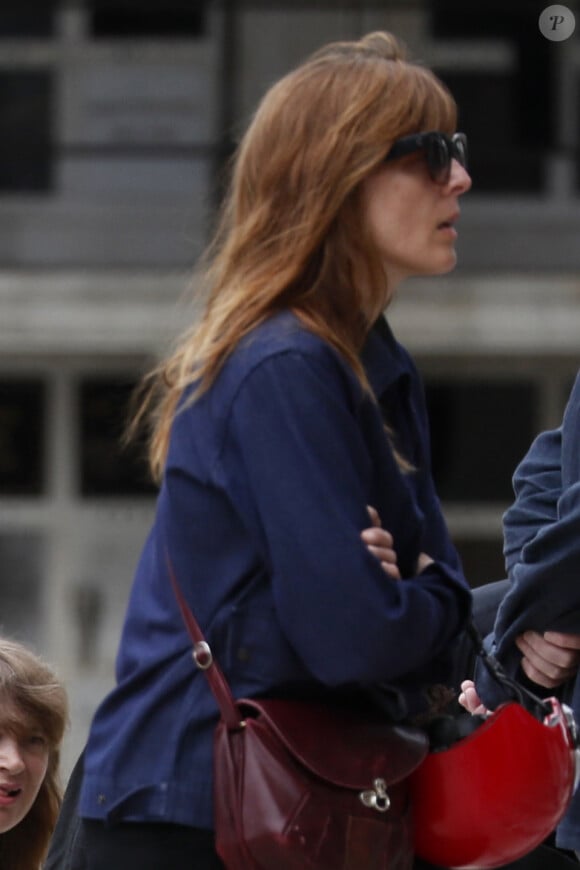 Valérie Donzelli lors des obsèques de Sophie Fillières au crématorium du cimetière du Père-Lachaise à Paris, le 11 août 2023.