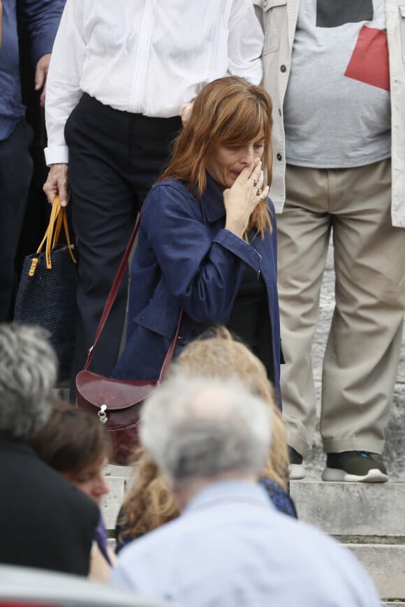 Valérie Donzelli - Sortie des obsèques de Sophie Fillières au crématorium du cimetière du Père-Lachaise à Paris, le 11 août 2023.