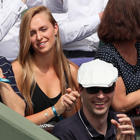 Estelle Lefebure et sa fille Emma Smet dans les tribunes des internationaux de tennis de Roland Garros à Paris, France, le 6 juin 2018. © Cyril Moreau/Bestimage 