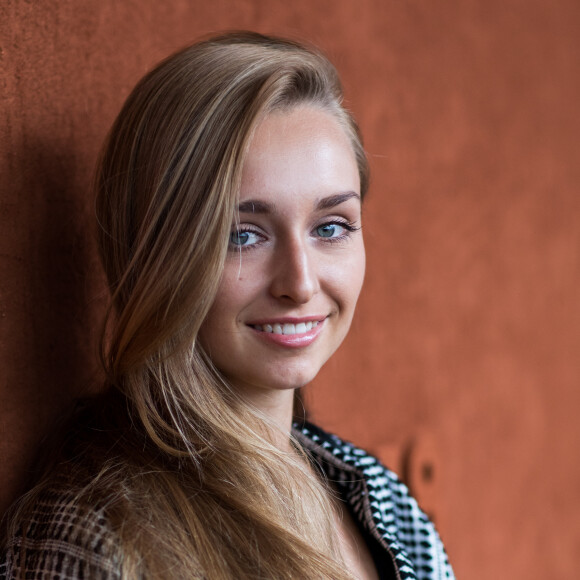 Emma Smet - People au village des Internationaux de Tennis de Roland Garros à Paris, le 6 juin 2018. © Cyril Moreau/Bestimage 