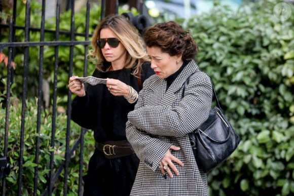 Samantha Rénier et Lola Zidi-Rénier (filles de Yves Rénier) - Arrivées aux obsèques de Yves Rénier en l'église Saint-Pierre de Neuilly-sur-Seine, France, le 30 avril 2021. 