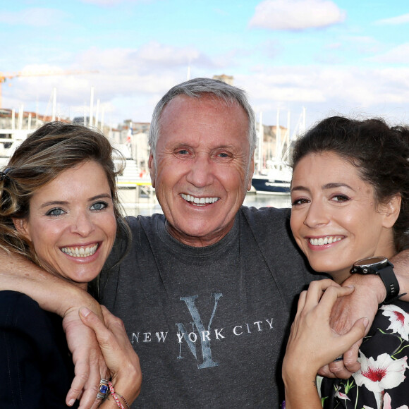 Exclusif - Yves Rénier pose avec ses deux filles Samantha et Lola lors du festival international du film de La Rochelle, France, le 13 septembre 2018. © Patrick Bernard/Bestimage