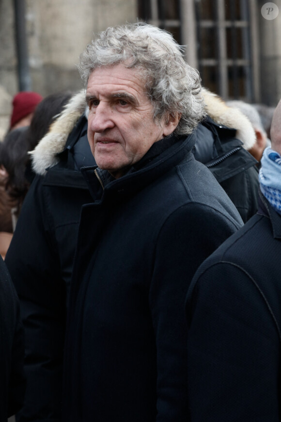 "Hier soir, je dînais chez toi Gérard dans ce pays de Loudun que tu aimais et dont tu m'apprenais tout."
Gérard Leclerc - Sorties des obsèques de Philippe Tesson en l'église Saint-Germain des-Prés à Paris le 10 février 2023. © Christophe Clovis / Bestimage 