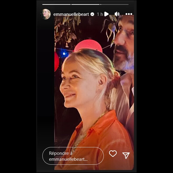 Aussi discrète cette année que les précédentes, Emmanuelle Béart passe ses vacances dans un endroit dont elle ne souhaite rien dire.
Emmanuelle Béart et son époux Frédéric Chaudier. Instagram. Le 16 août 2023.