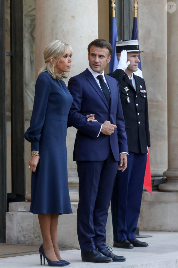 Le président de la république française, Emmanuel Macron et sa femme la première dame, Brigitte Macron recoivent pour un dîner le Premier ministre de la République de l'Inde au palais présidentiel de l'Elysée, à Paris, France, le 13 juillet 2023. © Stéphane Lemouton/Bestimage 