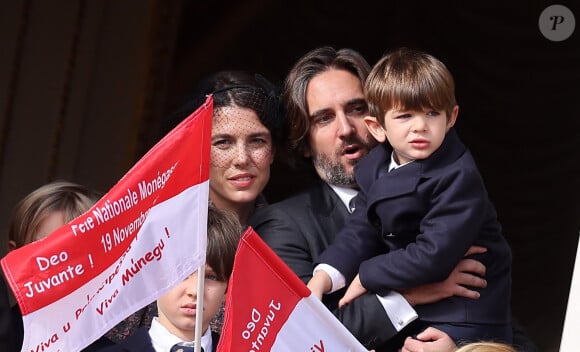 Son fils Dimitri a deux autres enfants, Balthazar et Darya. 
Raphaël Elmaleh, Charlotte Casiraghi, Dimitri Rassam et leur fils Balthazar Rassam - La famille princière au balcon du palais lors de la Fête Nationale de la principauté de Monaco le 19 novembre 2022. © Dominique Jacovides / Bruno Bebert / Bestimage 