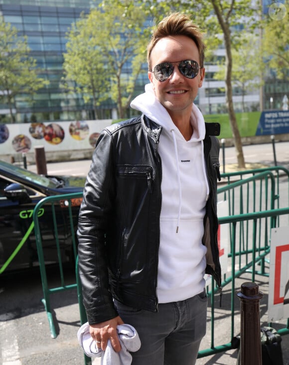 Comblé, l'animateur de 38 ans est extrêmement reconnaissant envers son public mais aussi...
Cyril Féraud - Les participants de l'émission "Les Grosses Têtes" à la sortie des studios RTL à Paris. Le 27 avril 2023 © Jonathan Rebboah / Panoramic / Bestimage