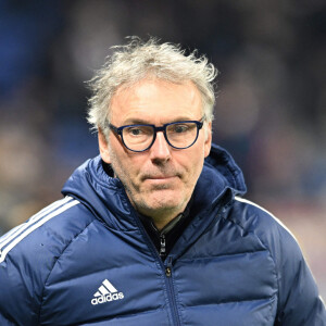 L'Olympique Lyonnais a perdu quatre buts à un contre Montpellier lors de la 2ème journée du championnat de France de Ligue 1
Laurent Blanc (lyon) - Match de football en 1/4 de finale de Coupe de France : L'Olympique Lyonnais remporte la victoire face à Grenoble 2 - 1 au Groupama Stadium le 28 février 2023. © Frédéric Chambert / Panoramic / Bestimage 