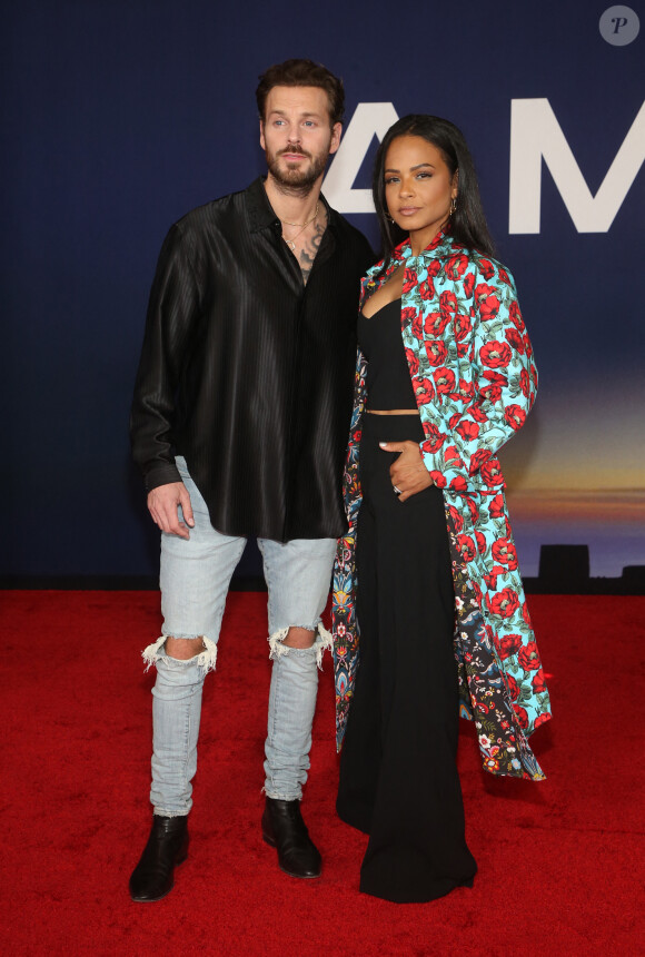 Matt Pokora et sa femme Christina Milian au photocall lors de la première du film "Ambulance" à Los Angeles le 4 avril 2022. 