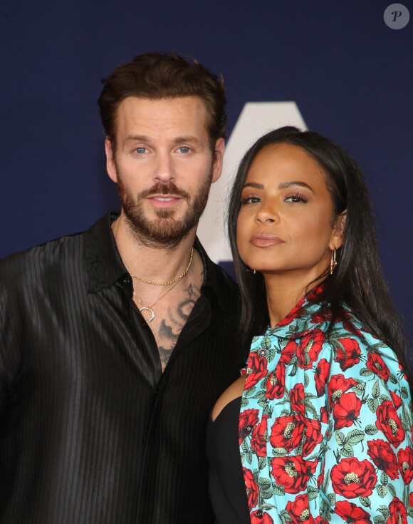 Matt Pokora et sa femme Christina Milian au photocall lors de la première du film "Ambulance" à Los Angeles le 4 avril 2022.