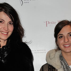 Sa fille Anna sera bientôt maman !
Zabou Breitman et sa fille Anna - Inauguration du restaurant 'La Petite Maison de Nicole' a l'hotel Fouquet's Barriere a Paris le 21 Janvier 2013.