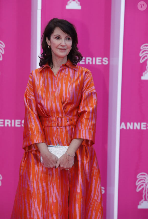 Zabou Breitman - Photocall de la soirée de clôture du festival CanneSeries Saison 6 au Palais des Festivals à Cannes. Le 19 avril 2023 © Denis Guignebourg / Bestimage 