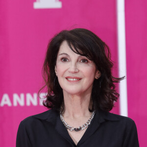 Zabou Breitman a annoncé une belle nouvelle dans sa famille.
Zabou Breitman (jury) - Photocall (tapis rose) du festival Canneseries saison 6 au palais des festivals à Cannes. © Denis Guignebourg / Bestimage 