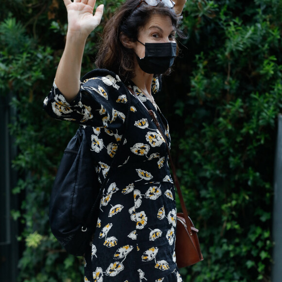 Zabou Breitman (Isabelle Breitman) - Arrivées à l'enregistrement de l'émission "Vivement Dimanche Prochain" qui sera diffusée le 26 septembre 2021 au Studio Gabriel à Paris, France, le 16 septembre 2021. © Christophe Clovis/Bestimage 