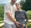 Une nouvelle annoncée grâce à une photo très explicite !
Zabou Breitman a annoncé la grossesse de sa fille Anna. @ Instagram