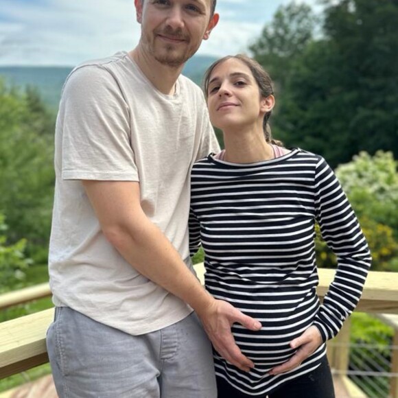 Une nouvelle annoncée grâce à une photo très explicite !
Zabou Breitman a annoncé la grossesse de sa fille Anna. @ Instagram