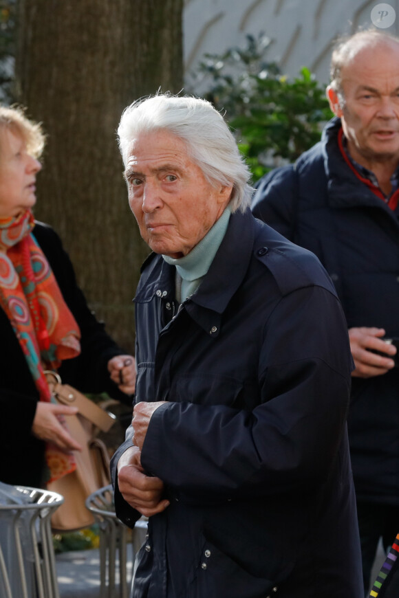 Pierre Cornette de Saint-Cyr avait 84 ans et s'est éteint dans la maison de retraite des Platanes, à Saint-Tropez, où il résidait.
Pierre Cornette de Saint-Cyr - Arrivées aux obsèques de Marie Laforêt en l'église Saint-Eustache à Paris. Le 7 novembre 2019 ©Agence / Bestimage