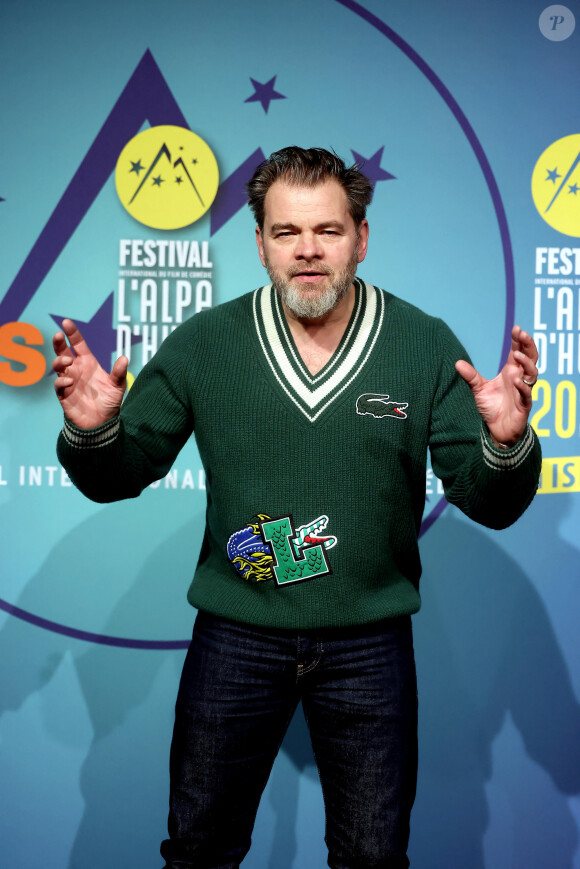 Ce qui lui a notamment permis de lancer sa carrière sur le grand écran.
Clovis Cornillac pour le film "Les têtes givrées" - Photocall lors de la 26ème édition du festival international du film de comédie de l'Alpe d'Huez le 18 janvier 2023. © Dominique Jacovides / Bestimage 