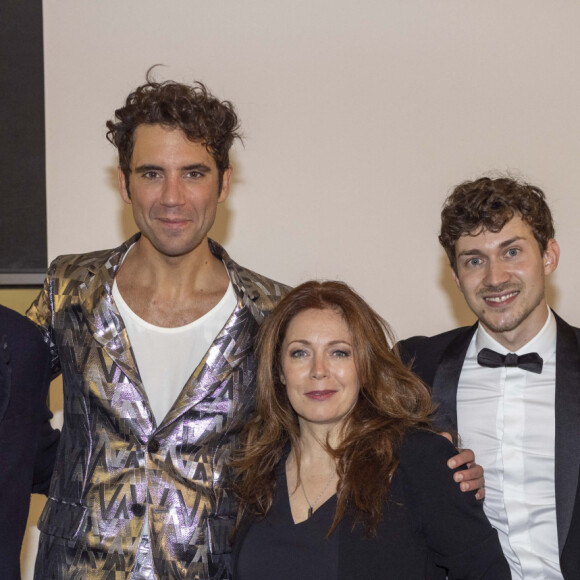 Exclusif - Eric Dupond-Moretti et sa compagne Isabelle Boulay, Le guitariste Thibaut Garcia, Claire Chazal - Mika est en backstage après son deuxième concert à la Philharmonie de Paris le 24 octobre 2021. © Cyril Moreau / Bestimage 