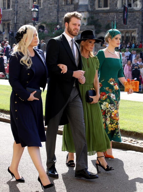 Louis Spencer, en effet, est très populaire... et très riche !
Eliza Spencer, Louis Spencer, Victoria Aitken et Kitty Spencer - Les invités arrivent à la chapelle St. George pour le mariage du prince Harry et de Meghan Markle au château de Windsor, Royaume Uni, le 19 mai 2018. 