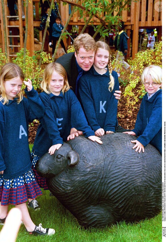 Charles Spencer et ses enfants : Kitty, les jumelles Amelia et Eliza et son fils Louis à Kensington Palace en mémoire de Lady Diana.