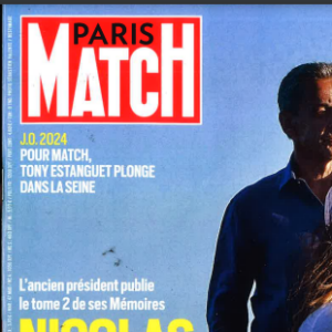 Carla et Nicolas Sarkozy en une de "Paris Match".