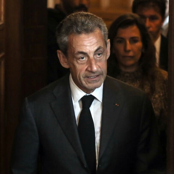 En effet, il lui avait demandé de ne rien dire.
L'ancien président français Nicolas Sarkozy quitte le palais de justice du procès en appel d'une affaire de corruption au palais de justice de Paris le 17 mai 2023. © Stéphane Lemouton / Bestimage 