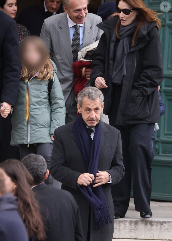 Un secret révélé qui avait ébranlé encore un peu la confiance de Nicolas Sarkozy envers son père
Nicolas Sarkozy et sa femme Carla Bruni Sarkozy - Sorties des obsèques de Päl Sarkozy de Nagy Bocsa, le père de Nicolas Sarkozy, en l'église Saint-Jean Baptiste à Neuilly sur Seine le 9 mars 2023. © Dominique Jacovides / Bestimage