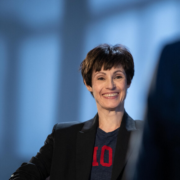 Elle peut heureusement compter sur le soutien de ses proches dont plusieurs de ses célèbres amis.
Marie-Claude Pietragalla lors de l'enregistrement de l'émission "Animaux Stars" présentée par B. Montiel qui sera diffusée le 10 octobre 2020 à 17h30. © Jeremy Melloul/Bestimage