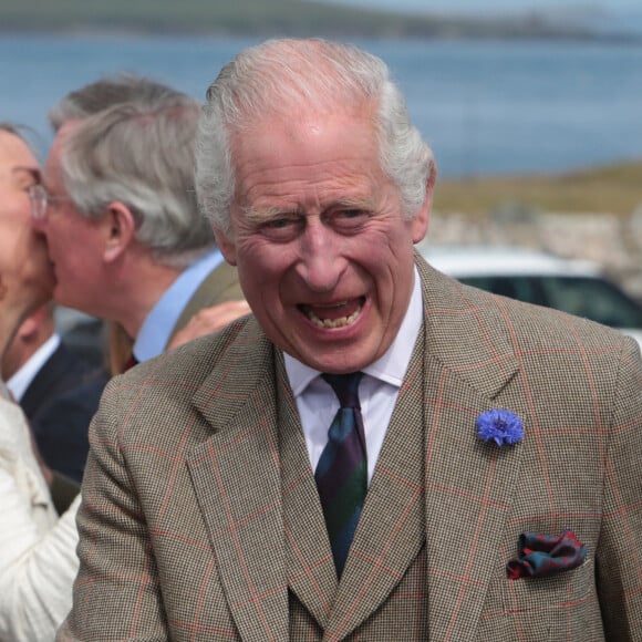 C'est aussi avec Camilla que le roi Charles III va venir en France.
Charles III assiste à une messe à l'église Canisbay à Caithness, Ecosse . 6 août 2023.