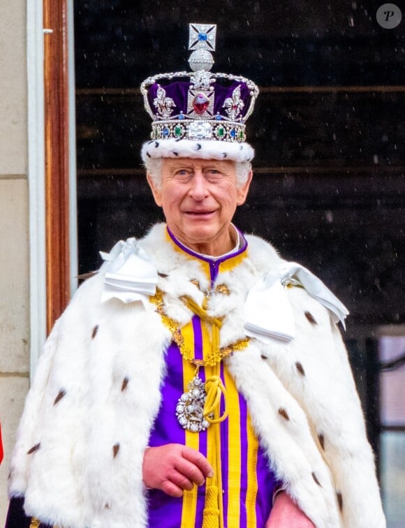 Le roi Charles III d'Angleterre - La famille royale britannique salue la foule sur le balcon du palais de Buckingham lors de la cérémonie de couronnement du roi d'Angleterre à Londres le 5 mai 2023. 