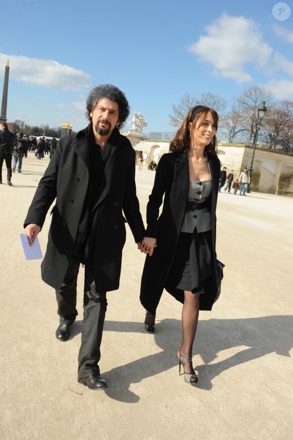 RaduMihaileanu et Dolores Chaplin au défilé Dior le 5 mars à Paris.