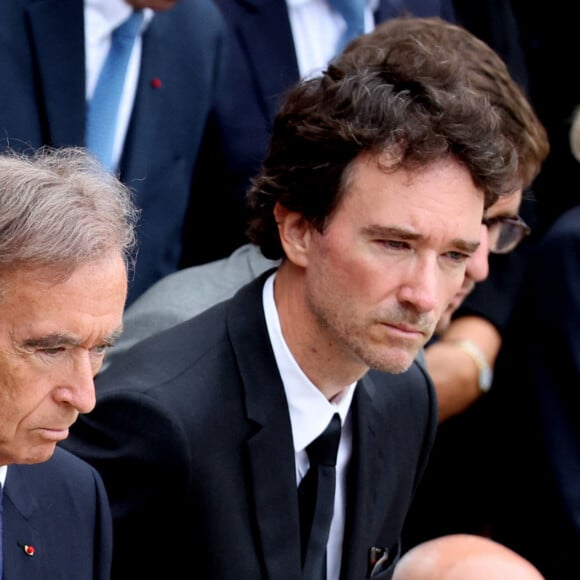 Frédéric Arnault, Bernard Arnault et Antoine Arnault lors de l'hommage national du général d'armée Jean-Louis Georgelin sur l'esplanade des Invalides à Paris, France, le 25 août 2023. L'ancien chef d'État-major des armées, chargé de la reconstruction de Notre-Dame de Paris, est mort vendredi 18 août à 74 ans lors d'une randonnée sur les pentes du Mont Valier, dans les Pyrénées. © Dominique Jacovides/Bestimage 