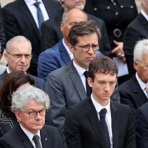 François-Henri Pinault, François Pinault, Thierry Breton, Frédéric Arnault, Bernard Arnault et Antoine Arnault lors de l'hommage national du général d'armée Jean-Louis Georgelin sur l'esplanade des Invalides à Paris, France, le 25 août 2023. L'ancien chef d'État-major des armées, chargé de la reconstruction de Notre-Dame de Paris, est mort vendredi 18 août à 74 ans lors d'une randonnée sur les pentes du Mont Valier, dans les Pyrénées. © Dominique Jacovides/Bestimage 