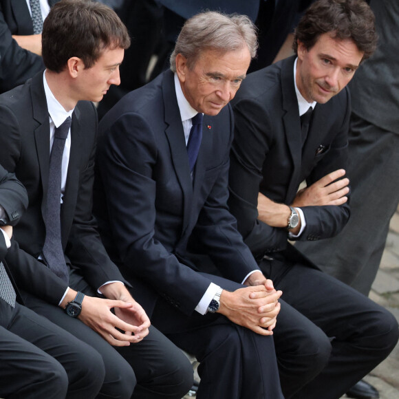Frédéric Arnault, Bernard Arnault et Antoine Arnault lors de l'hommage national du général d'armée Jean-Louis Georgelin sur l'esplanade des Invalides à Paris, France, le 25 août 2023. L'ancien chef d'État-major des armées, chargé de la reconstruction de Notre-Dame de Paris, est mort vendredi 18 août à 74 ans lors d'une randonnée sur les pentes du Mont Valier, dans les Pyrénées. © Dominique Jacovides/Bestimage 