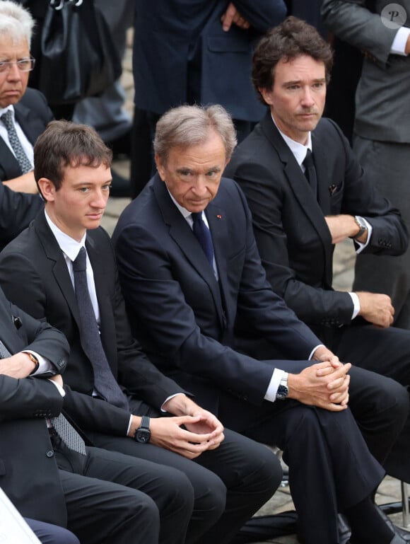 Frédéric Arnault, Bernard Arnault et Antoine Arnault lors de l'hommage national du général d'armée Jean-Louis Georgelin sur l'esplanade des Invalides à Paris, France, le 25 août 2023. L'ancien chef d'État-major des armées, chargé de la reconstruction de Notre-Dame de Paris, est mort vendredi 18 août à 74 ans lors d'une randonnée sur les pentes du Mont Valier, dans les Pyrénées. © Dominique Jacovides/Bestimage 